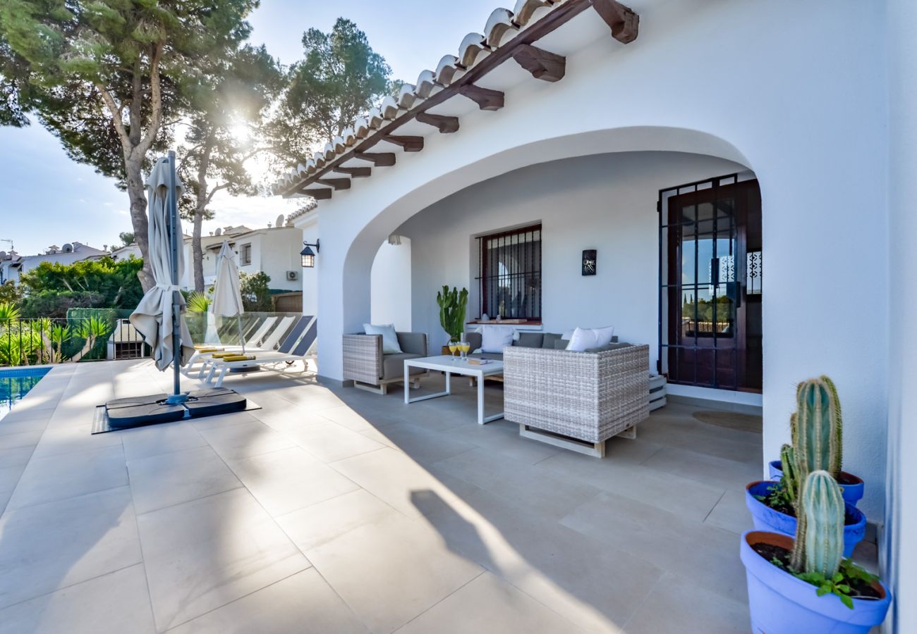 Villa en Moraira - OLGA - Villa Acogedora y de buen gusto con piscina privada y Wifi GRATIS para 7 personas.