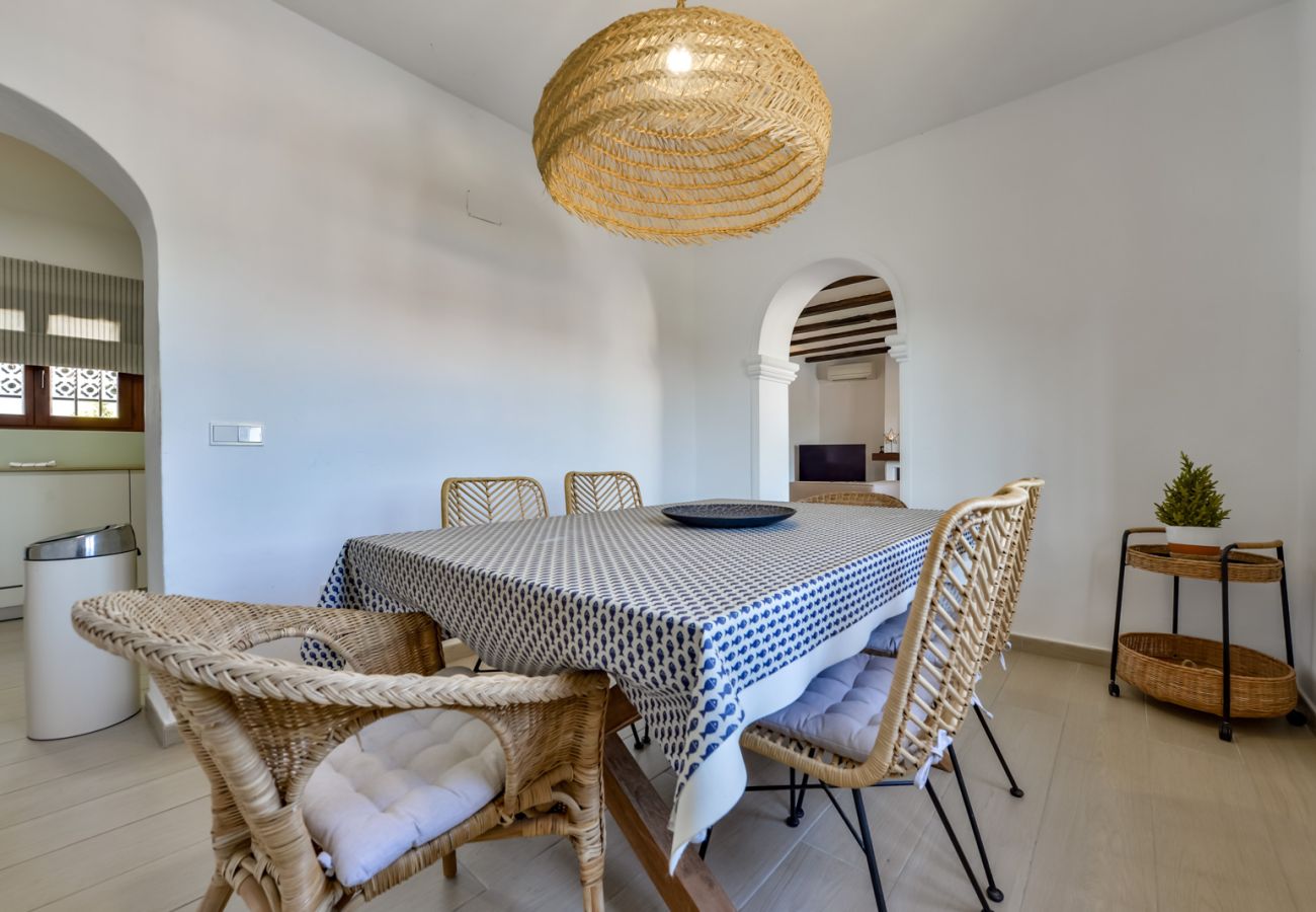 Villa en Moraira - OLGA - Villa Acogedora y de buen gusto con piscina privada y Wifi GRATIS para 7 personas.