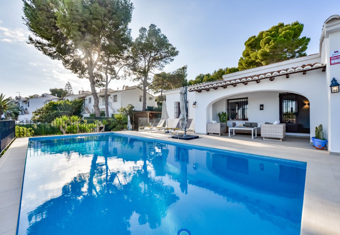 Villa en Moraira - OLGA - Villa Acogedora y de buen gusto con piscina privada y Wifi GRATIS para 7 personas.