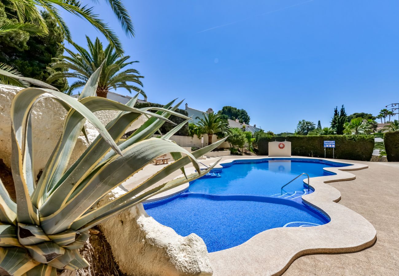 Bungalow en Moraira - SAN JAIME, bonito bungalow en Moraira para 4 adultos y 2 niños con piscina comunitaria y wifi gratis