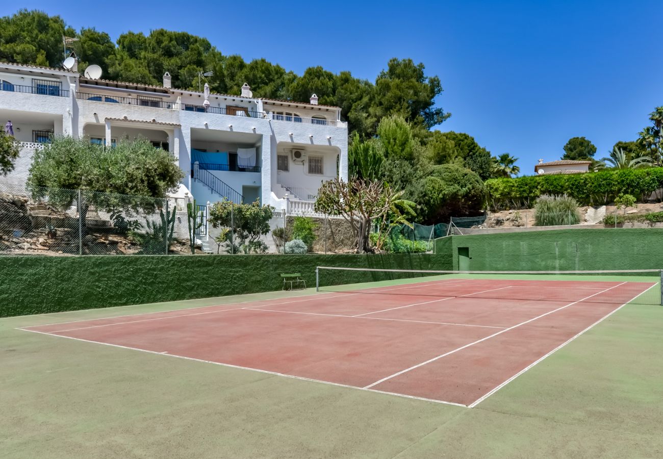 Bungalow en Moraira - SAN JAIME, bonito bungalow en Moraira para 4 adultos y 2 niños con piscina comunitaria y wifi gratis