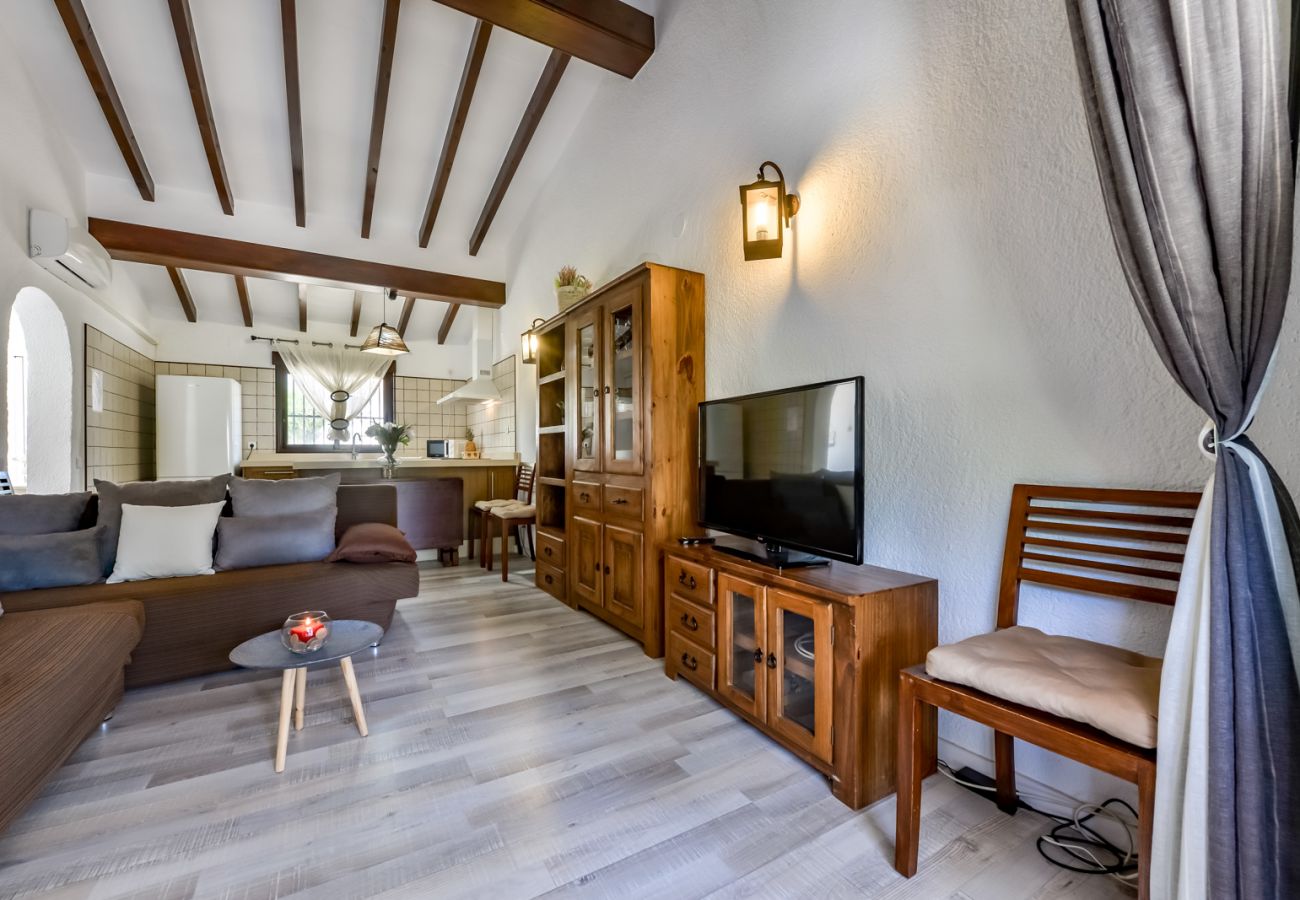 Bungalow en Moraira - SAN JAIME, bonito bungalow en Moraira para 4 adultos y 2 niños con piscina comunitaria y wifi gratis