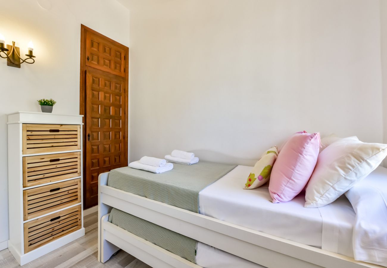 Bungalow en Moraira - SAN JAIME, bonito bungalow en Moraira para 4 adultos y 2 niños con piscina comunitaria y wifi gratis