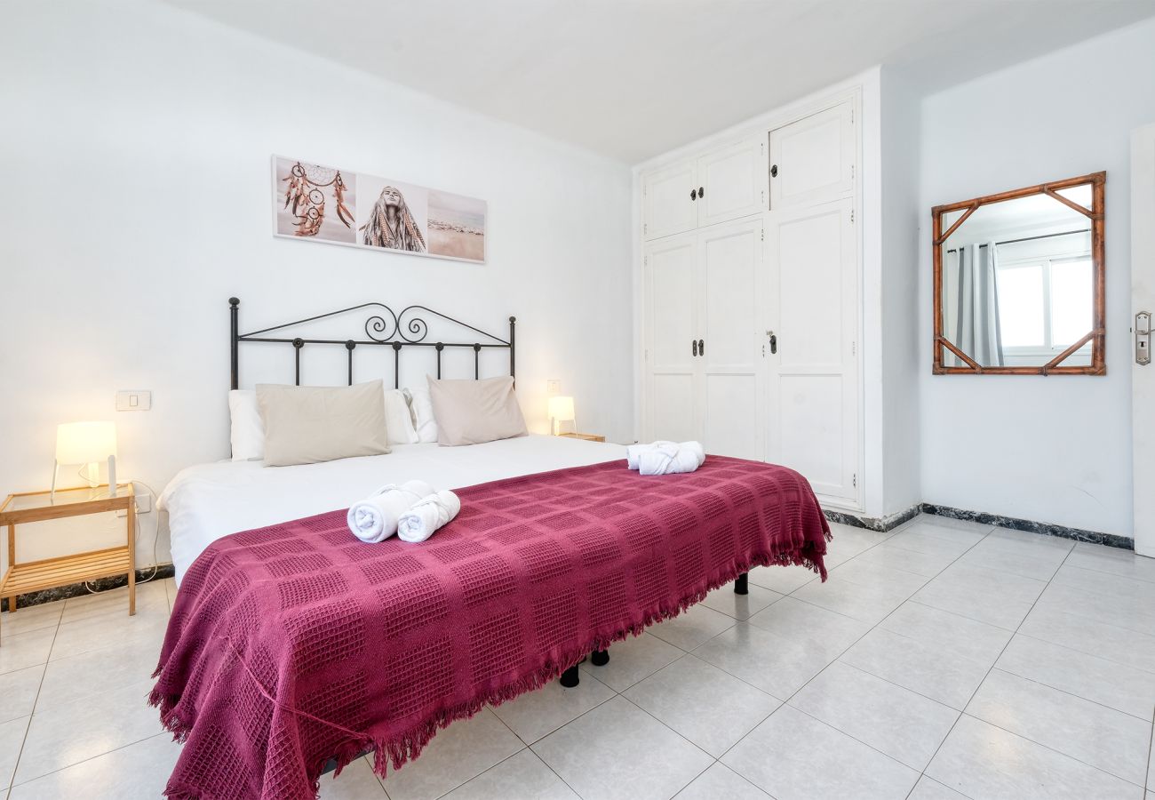 Apartamento en Puerto del Carmen - suite Abora- Relax 500m de la playa, wifi rápido