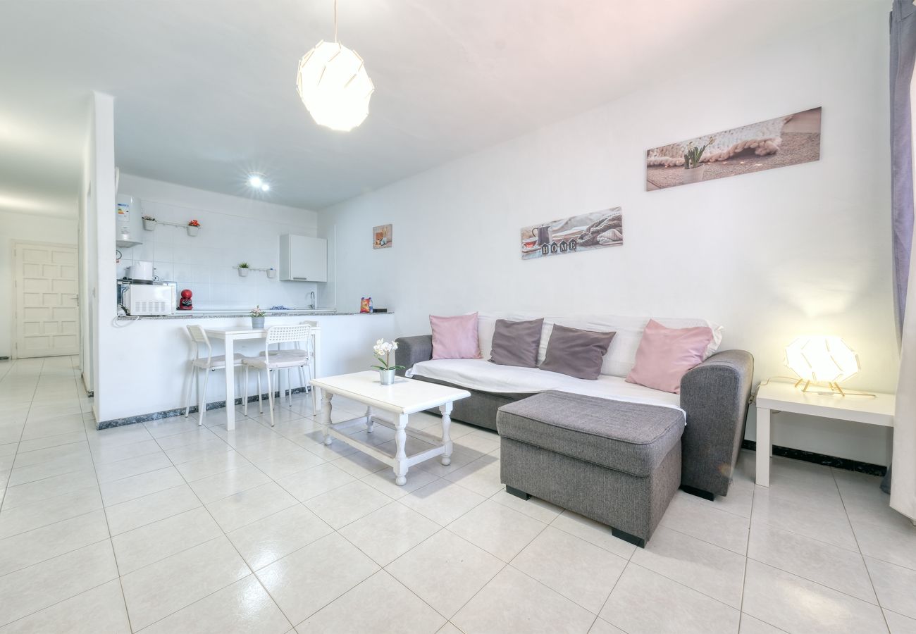 Apartamento en Puerto del Carmen - suite Abora- Relax 500m de la playa, wifi rápido