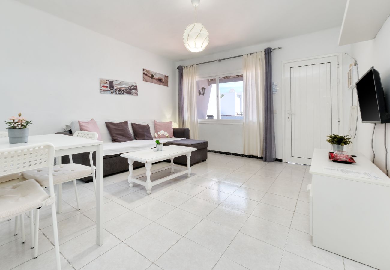 Apartamento en Puerto del Carmen - suite Abora- Relax 500m de la playa, wifi rápido