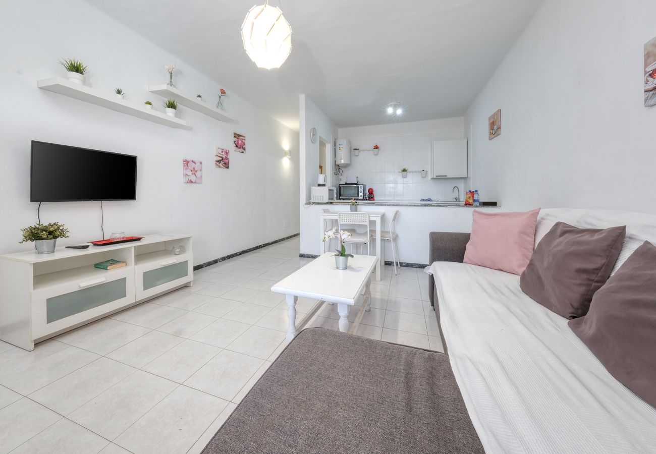 Apartamento en Puerto del Carmen - suite Abora- Relax 500m de la playa, wifi rápido