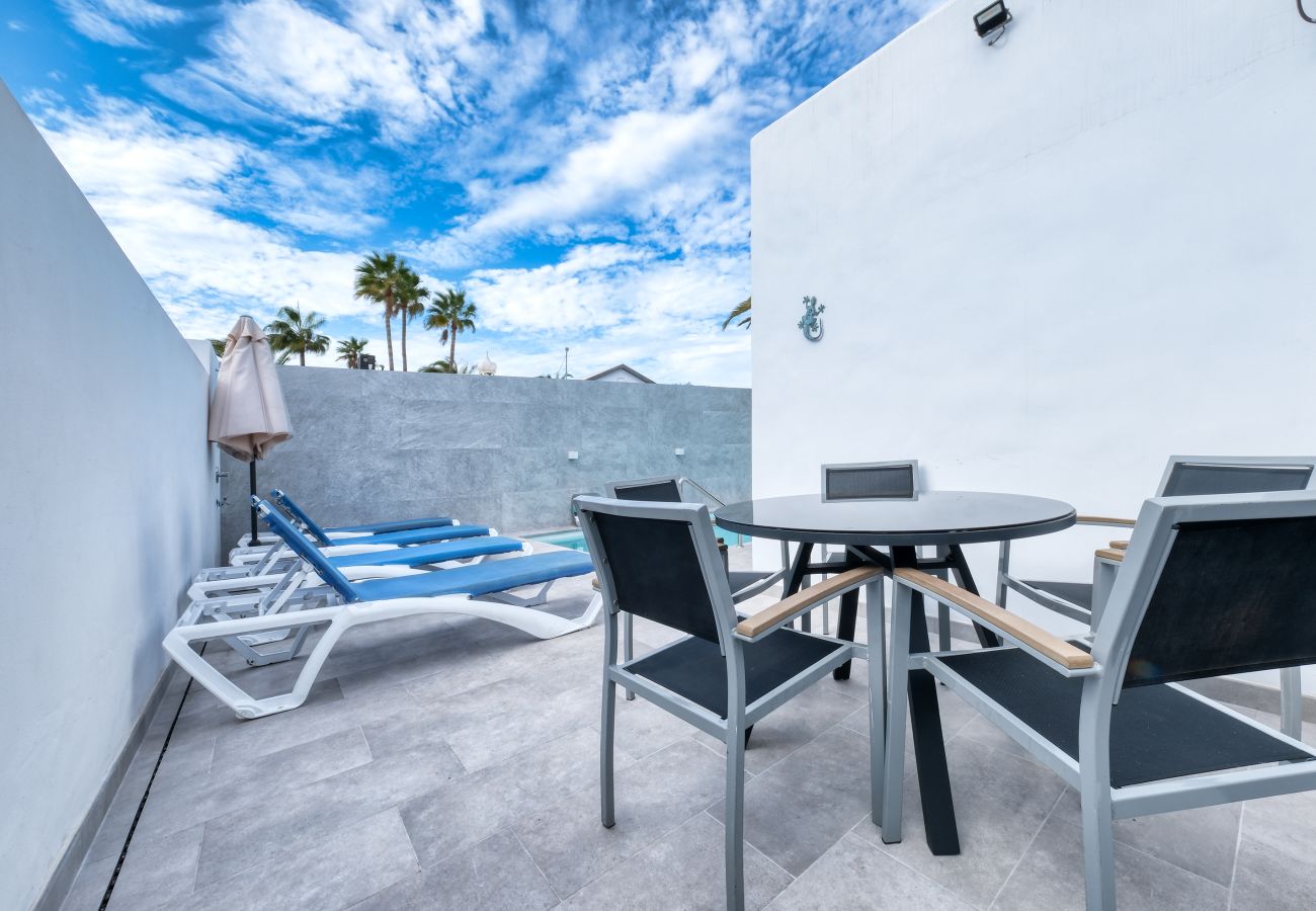 Casa en Puerto del Carmen - Casa Eva - a 300 m de la playa, piscina privada, wifi con fibra