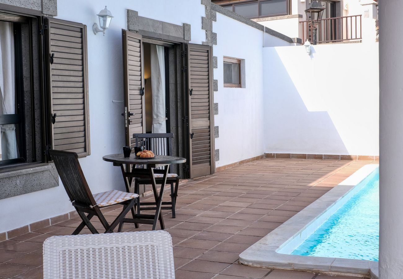 Casa en Playa Blanca - Casa Fatmar Montaña Roja - Amplia y luminosa vivienda vacacional con piscina privada. Si mascotas