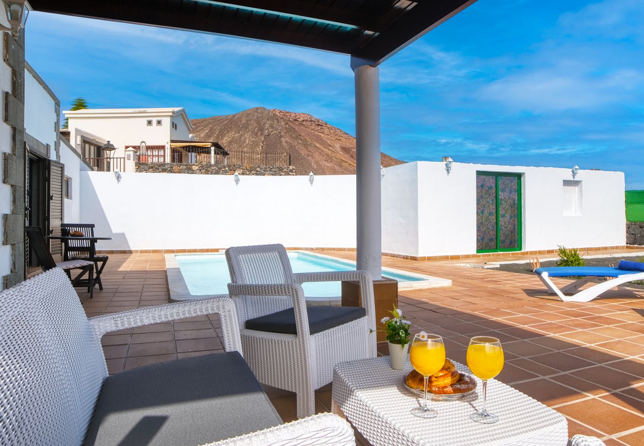 Casa en Playa Blanca - Casa Fatmar Montaña Roja - Amplia y luminosa vivienda vacacional con piscina privada. Si mascotas