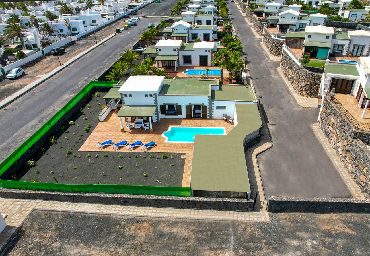 Casa en Playa Blanca - Casa Fatmar Montaña Roja - Amplia y luminosa vivienda vacacional con piscina privada. Si mascotas