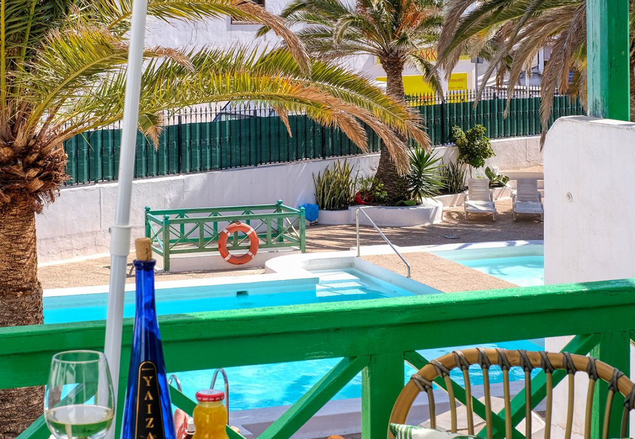 Apartamento en Puerto del Carmen - Chez Carmen - Coqueta y moderna casa con vistas al mar, piscina y WIFI con fibra