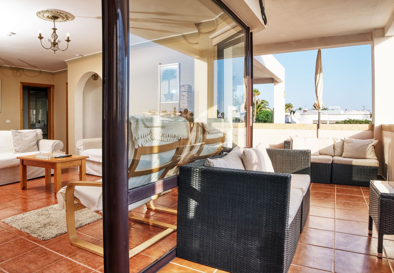 Casa en Playa Blanca - Casa Efesto - 3 dormitorios con piscina, terraza y vistas a Fuerteventura