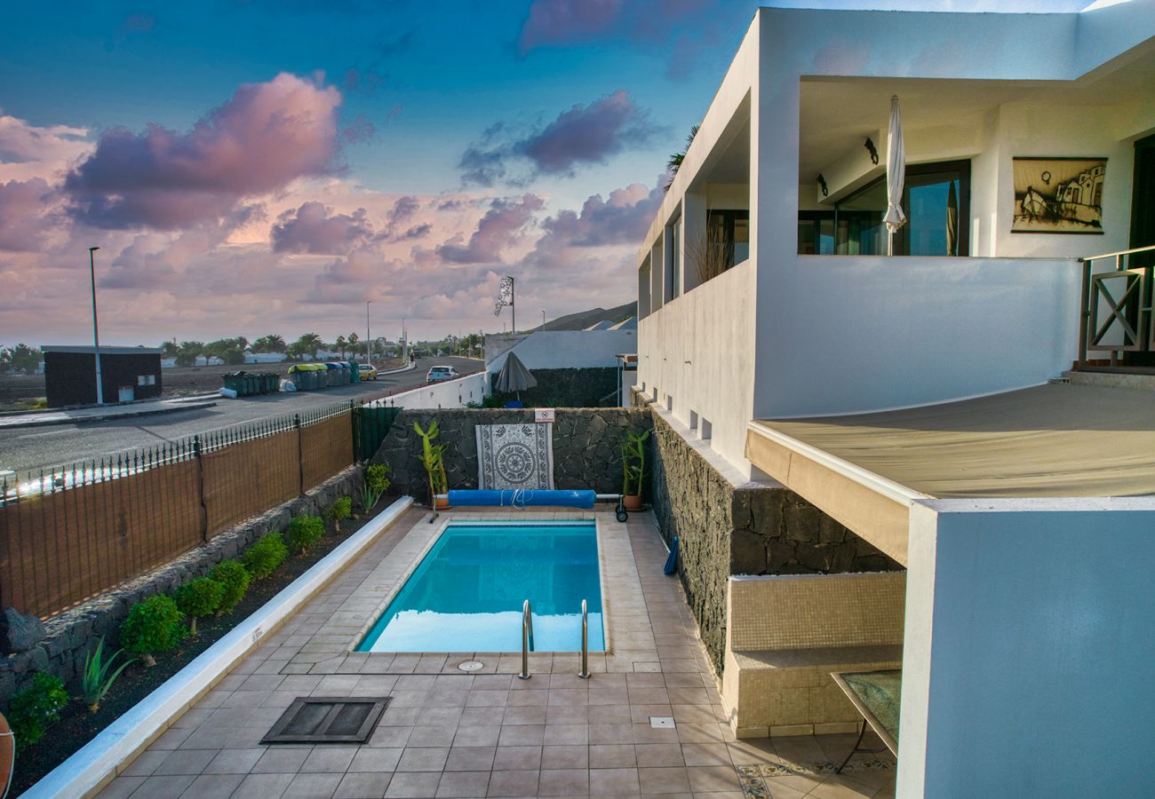 Casa en Playa Blanca - Casa Efesto - 3 dormitorios con piscina, terraza y vistas a Fuerteventura