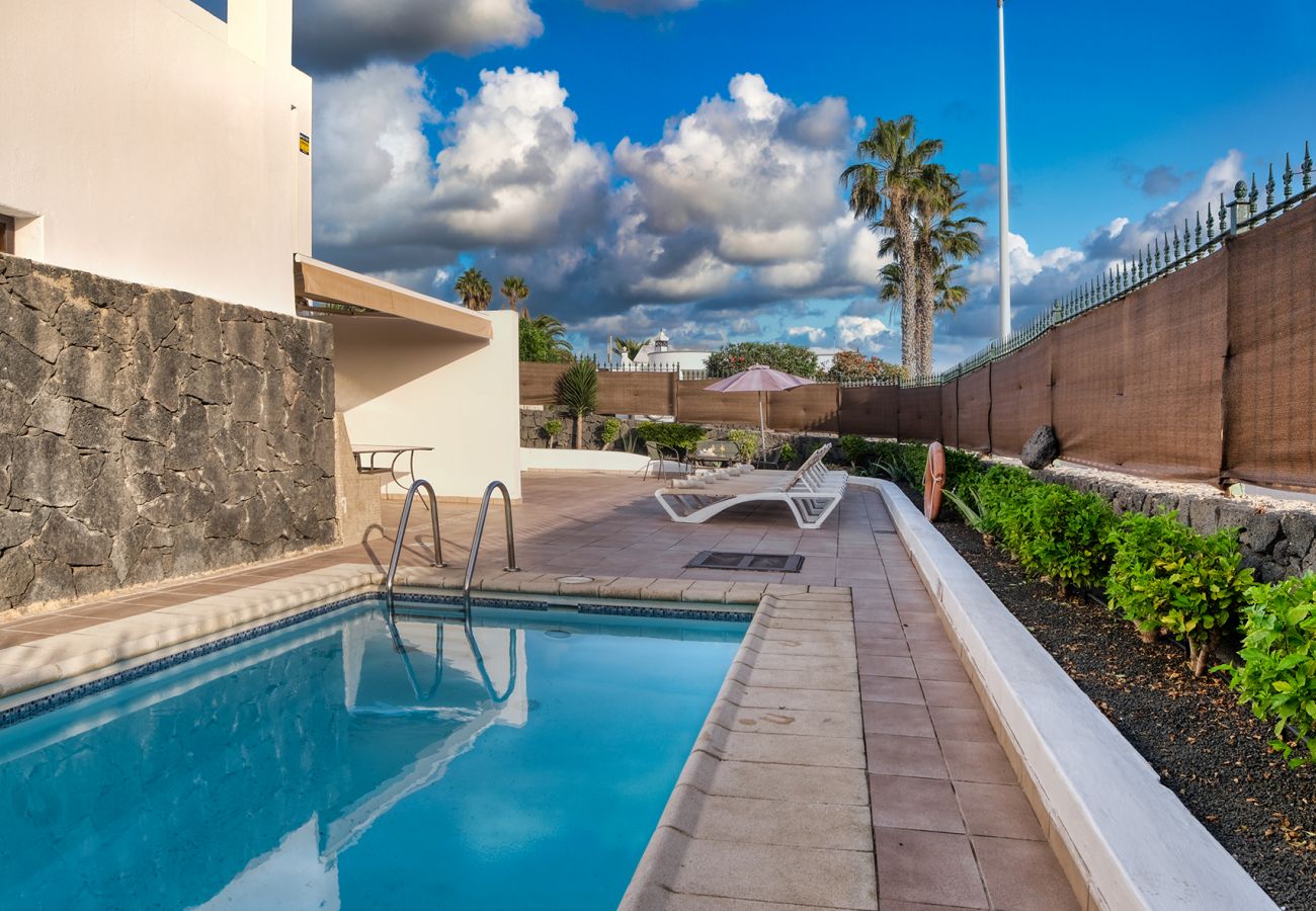 Casa en Playa Blanca - Casa Efesto - 3 dormitorios con piscina, terraza y vistas a Fuerteventura