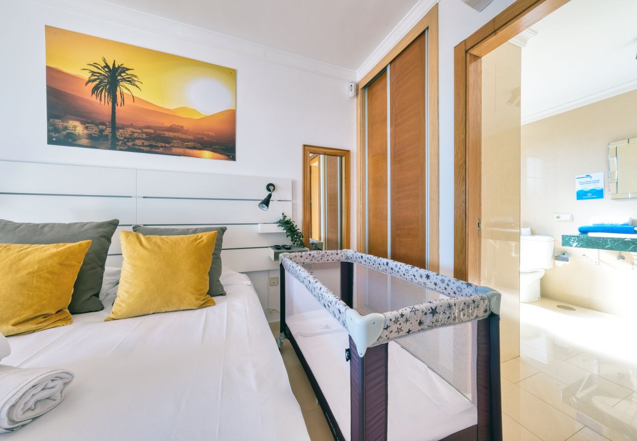 Villa en Playa Blanca - Villa Flavia, piscina privada, jacuzzi, sala de juegos y vista al mar. ECO