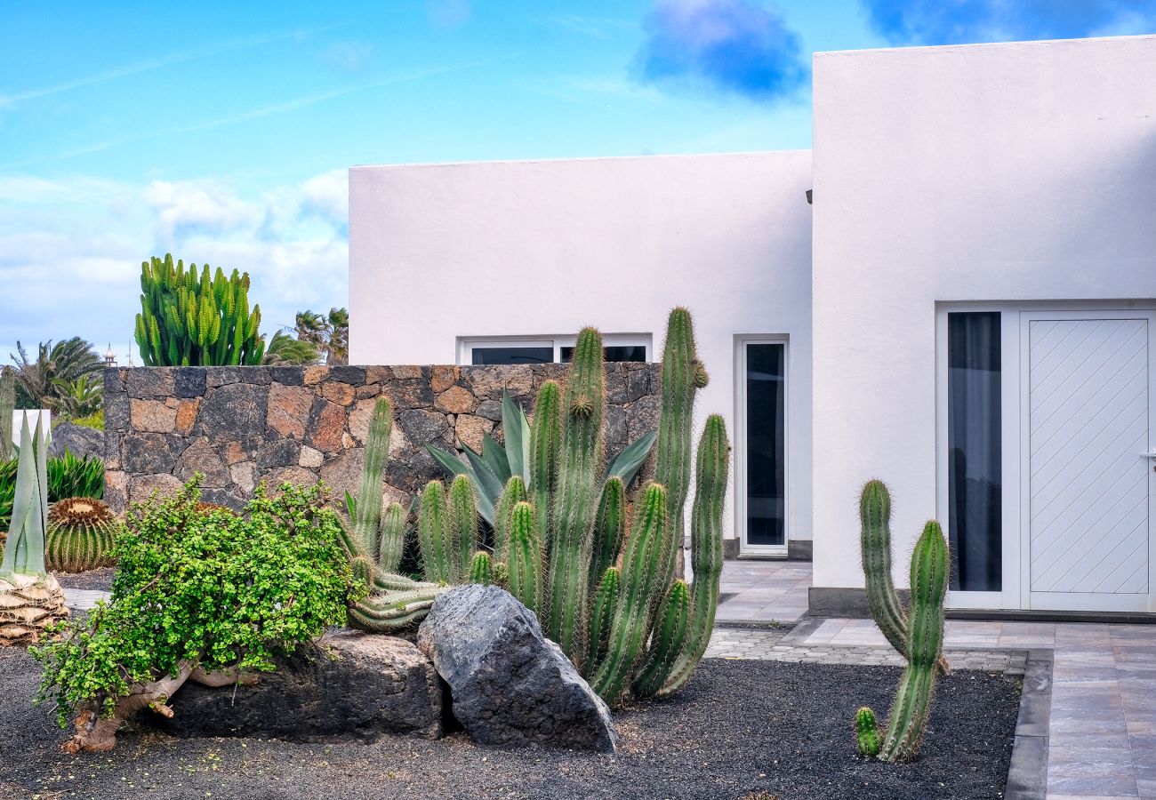 Casa en Charco del Palo - Casa Eden entorno naturista y piscina privada y tranquilidad