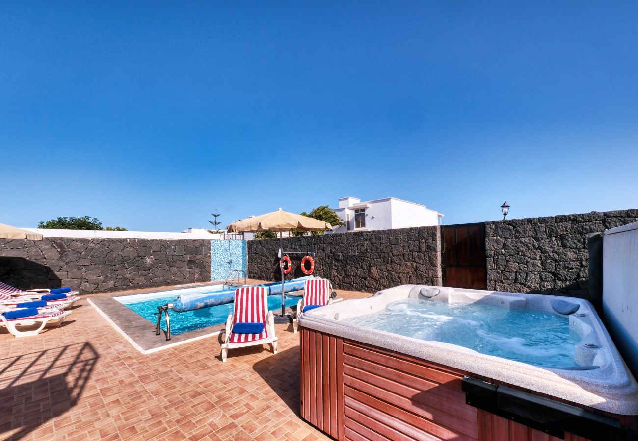 Villa en Playa Blanca - Villa Aurelia-piscina privada, jacuzzi, solarium y zona barbacoa