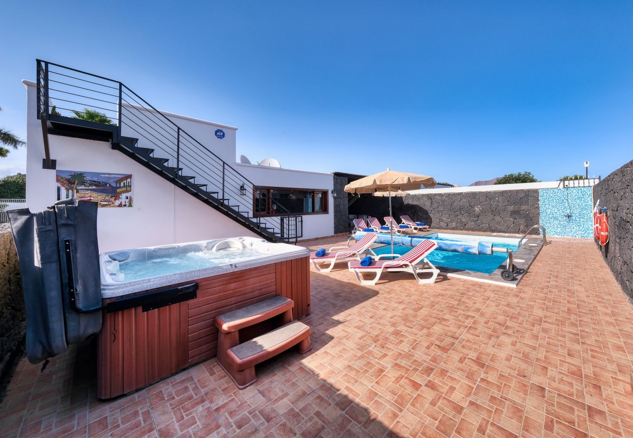 Villa en Playa Blanca - Villa Aurelia-piscina privada, jacuzzi, solarium y zona barbacoa