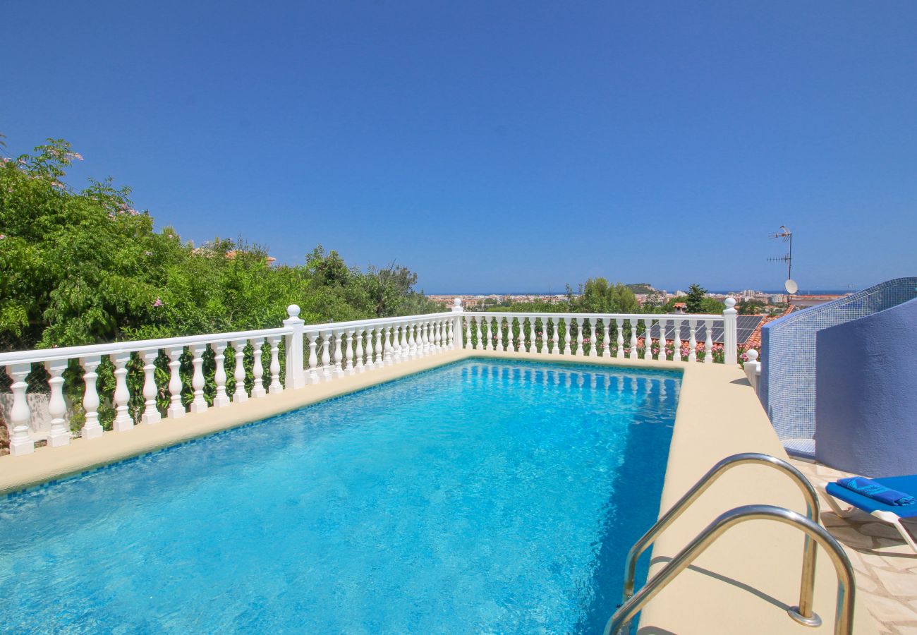 Villa en Denia - Villa con vistas panorámicas todo incluido en Denia para 8 personas