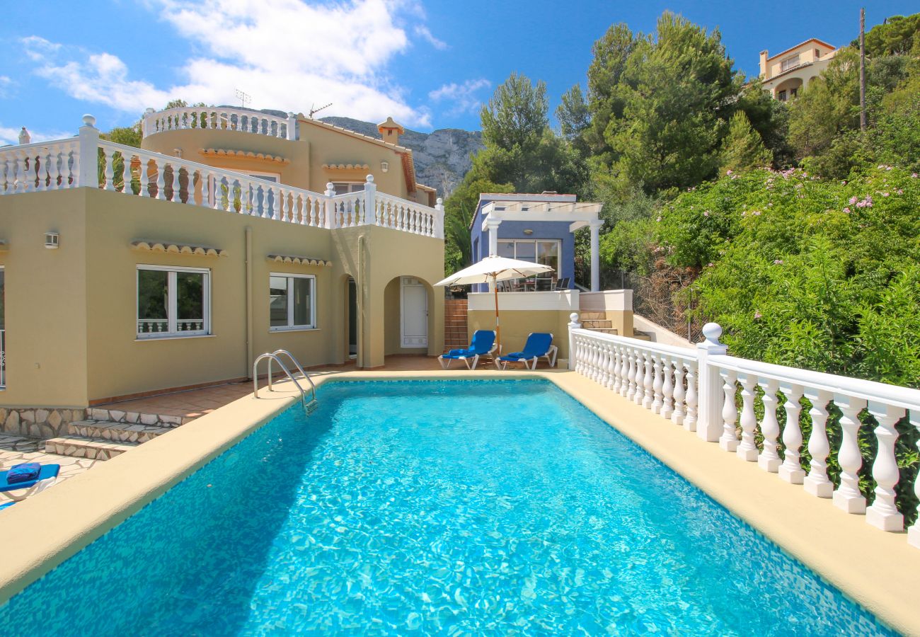 Villa en Denia - Villa con vistas panorámicas todo incluido en Denia para 8 personas