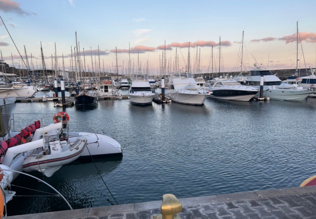 Casa en Puerto Calero - Casa Bleu : 2 plantas ,2 dormitorios ,cocina amueblada ,balcon ,terraza y patio con plancha-grill