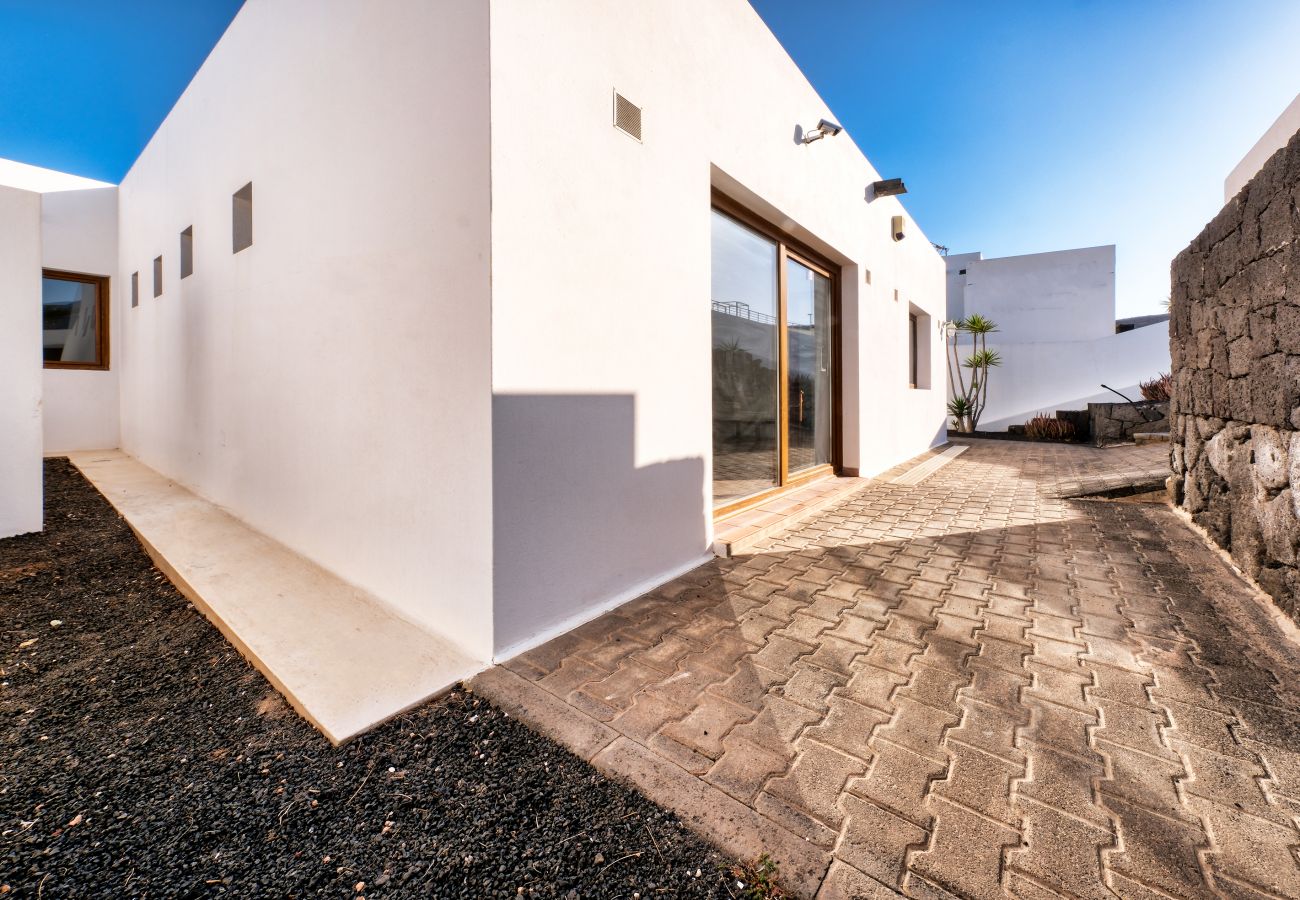 Casa en Playa Blanca - casa Lava and Sea - piscina privada, vistas al mar