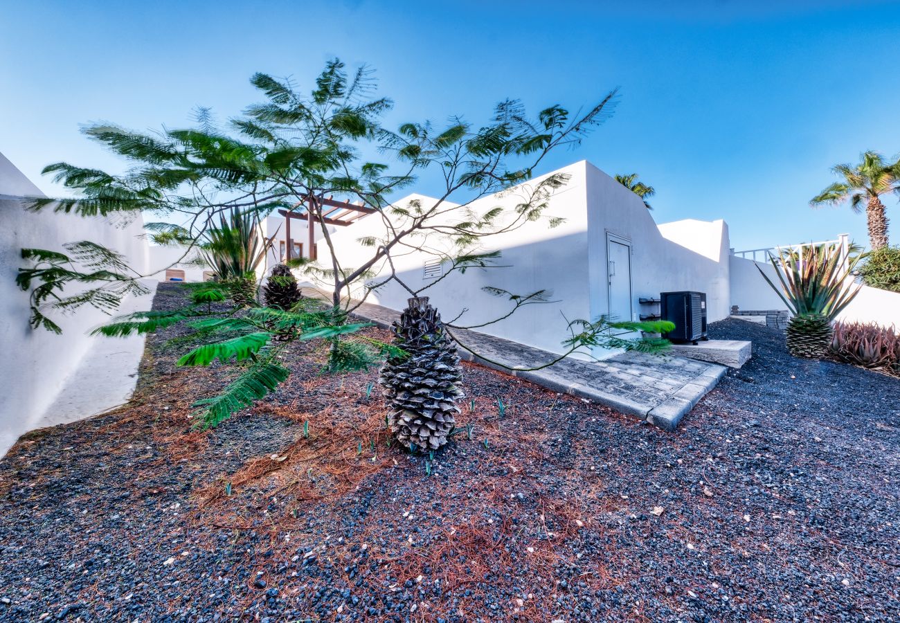 Casa en Playa Blanca - casa Lava and Sea - piscina privada, vistas al mar