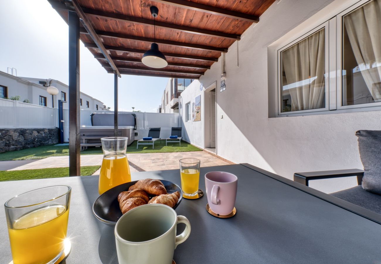 Villa en Puerto del Carmen - Villa Flaminia con jacuzzi a 400m de la playa 