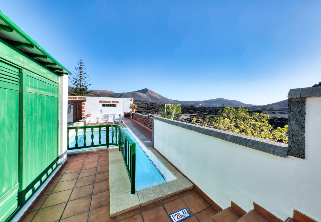 Casa en Yaiza - Casa Diama 2: vista a la Geria y piscina compartida 