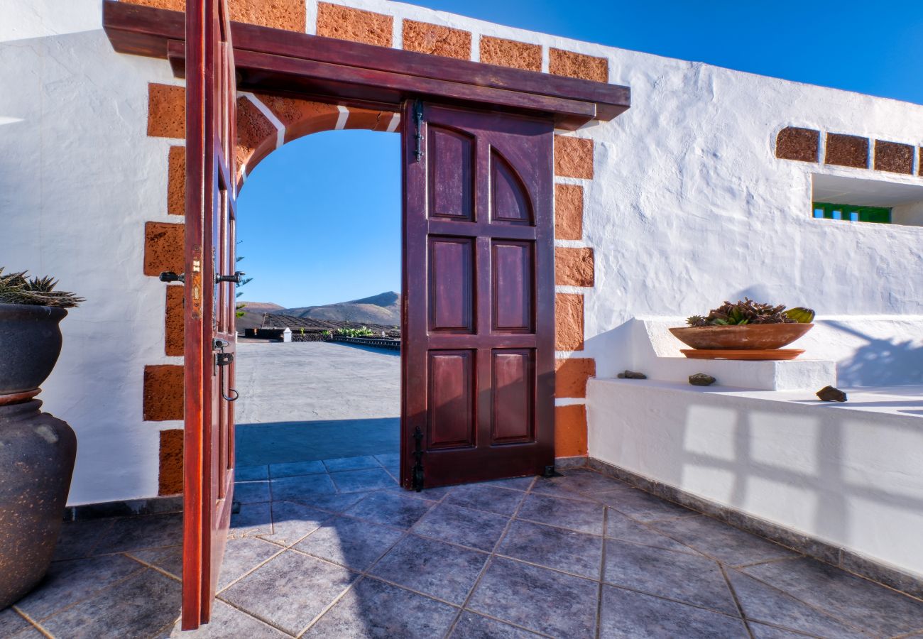 Casa en Yaiza - Casa Diama 2: vista a la Geria y piscina compartida 