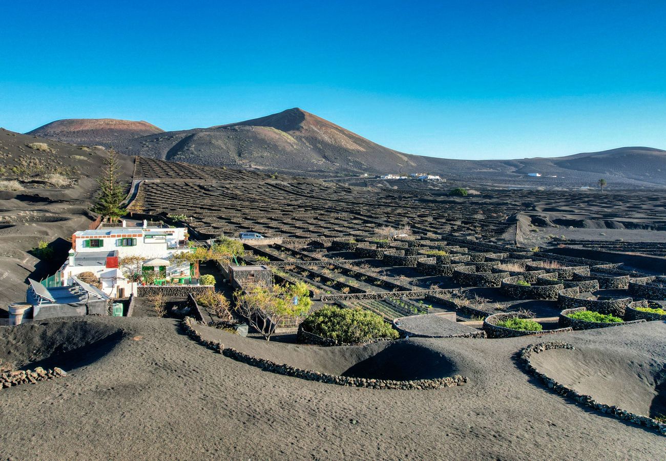 Casa en Yaiza - Casa Diama 2: vista a la Geria y piscina compartida 