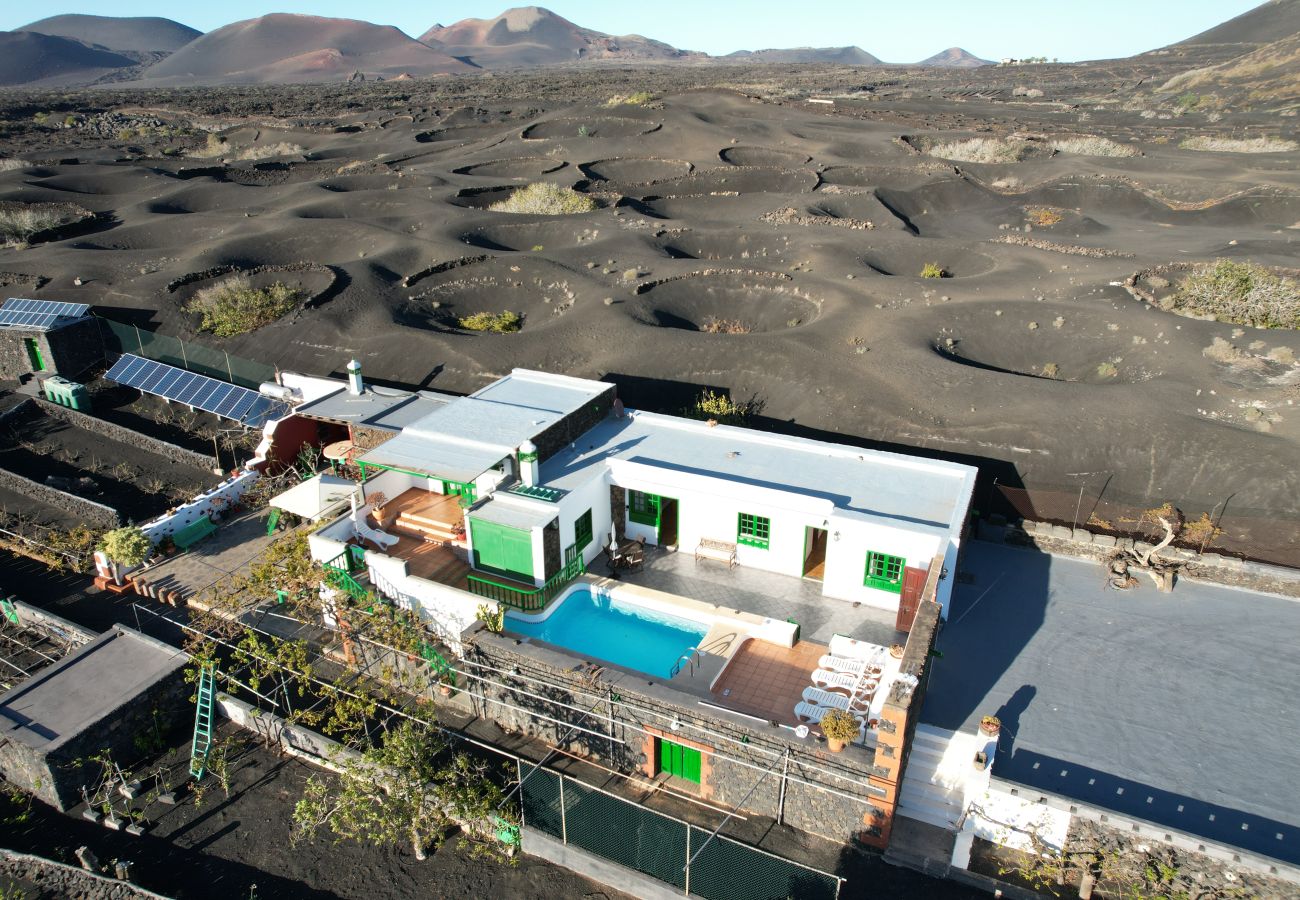 Casa en Yaiza - Casa Diama 2: vista a la Geria y piscina compartida 