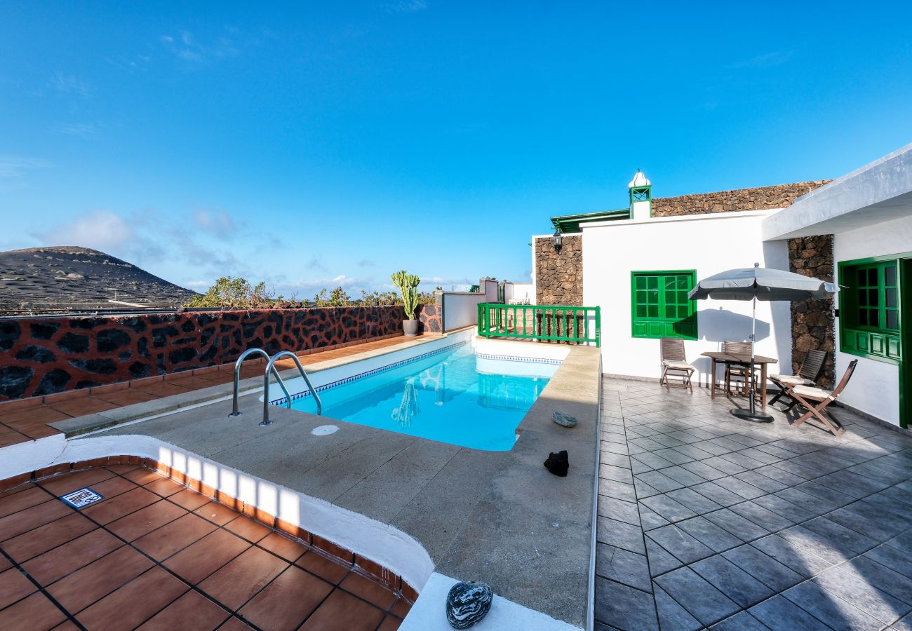 Casa en Yaiza - Casa Diama 2: vista a la Geria y piscina compartida 