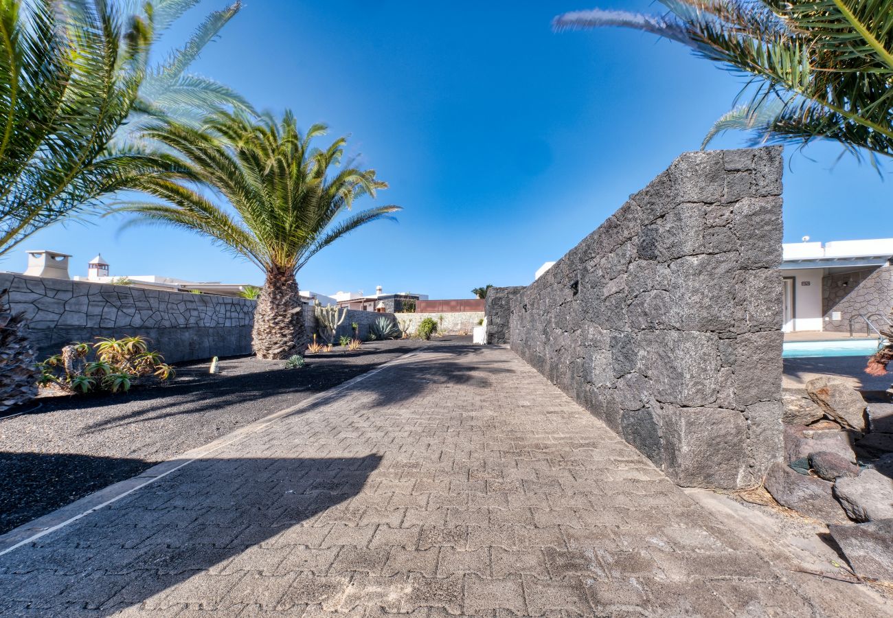 Casa en Playa Blanca - Blue Waves House con piscina climatizada, barbacoa, bicicletas 