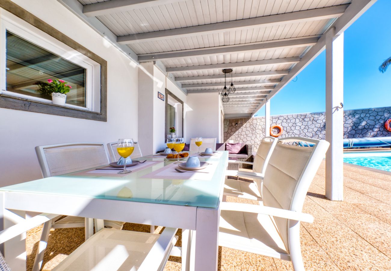 Casa en Playa Blanca - Blue Waves House con piscina climatizada, barbacoa, bicicletas 