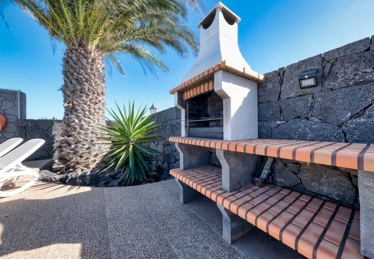 Casa en Playa Blanca - Blue Waves House con piscina climatizada, barbacoa, bicicletas 