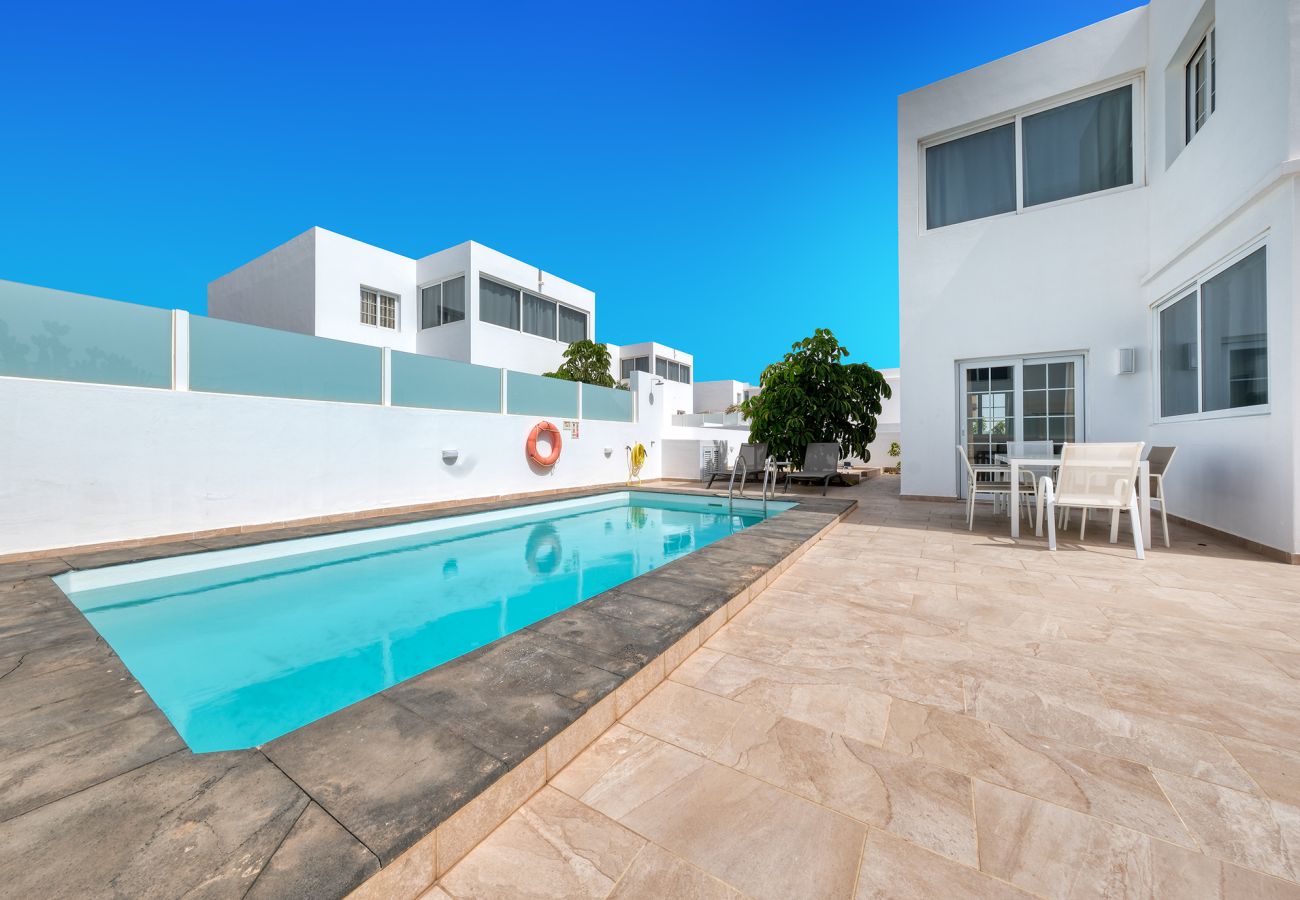 Casa en Playa Blanca - Lanzarote 2-piscina privada, barbacoa, aire acondicionado 