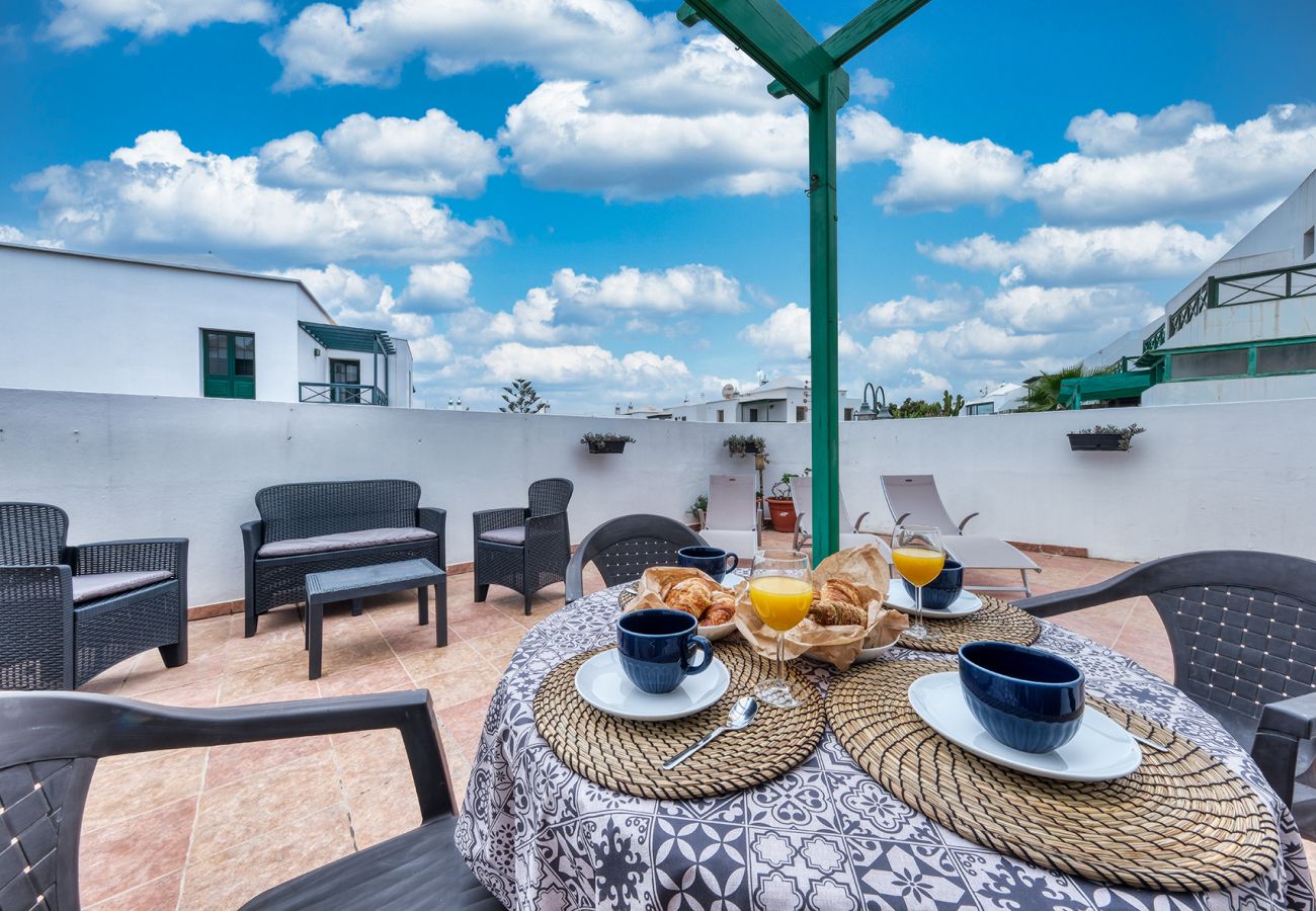 Alquiler por habitaciones en Costa Teguise - Casa Gemma-Suite con baño privado y terraza