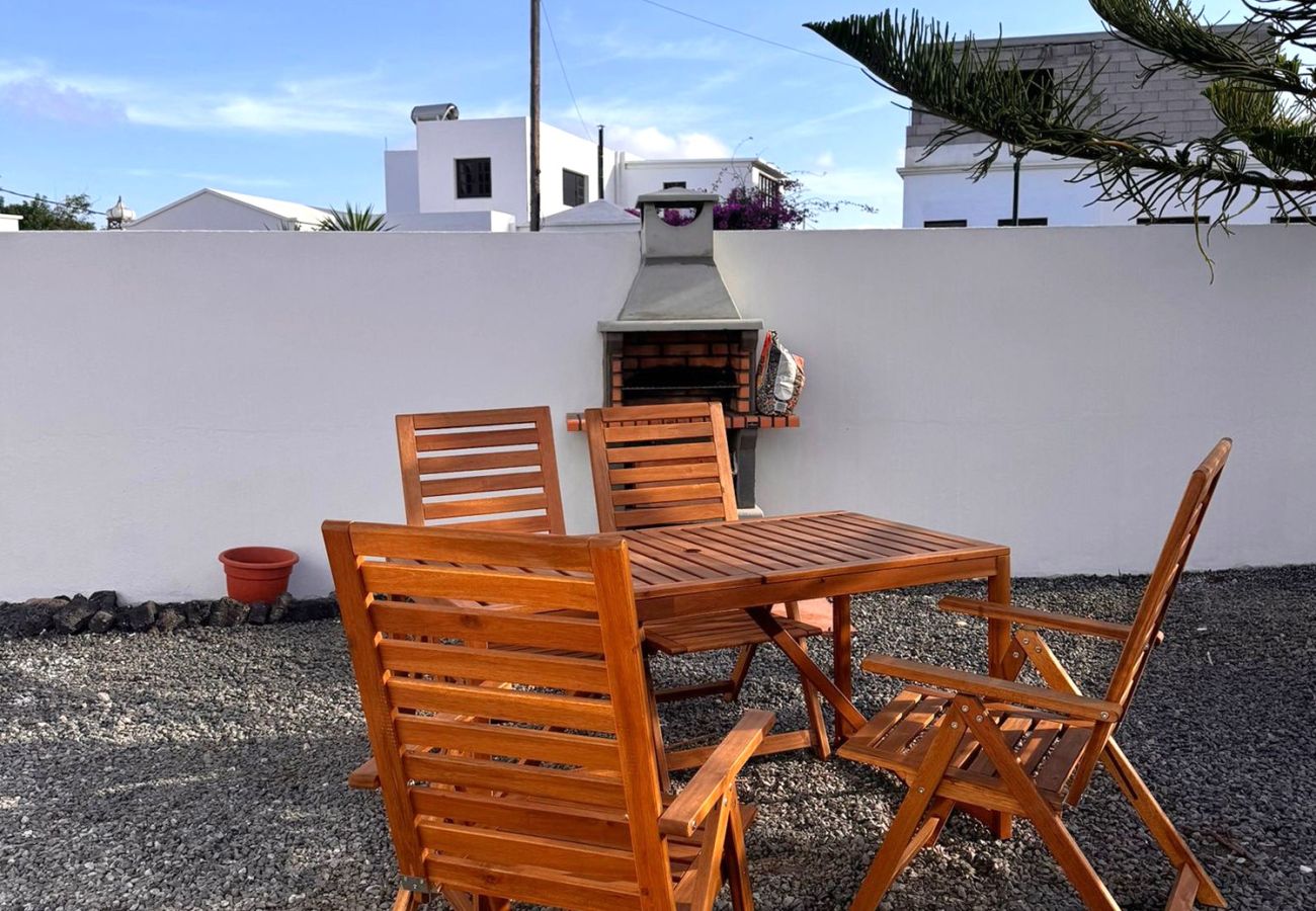 Alquiler por habitaciones en Tinajo - Casa NoPasaNada: habitación La Palma con baño privado 