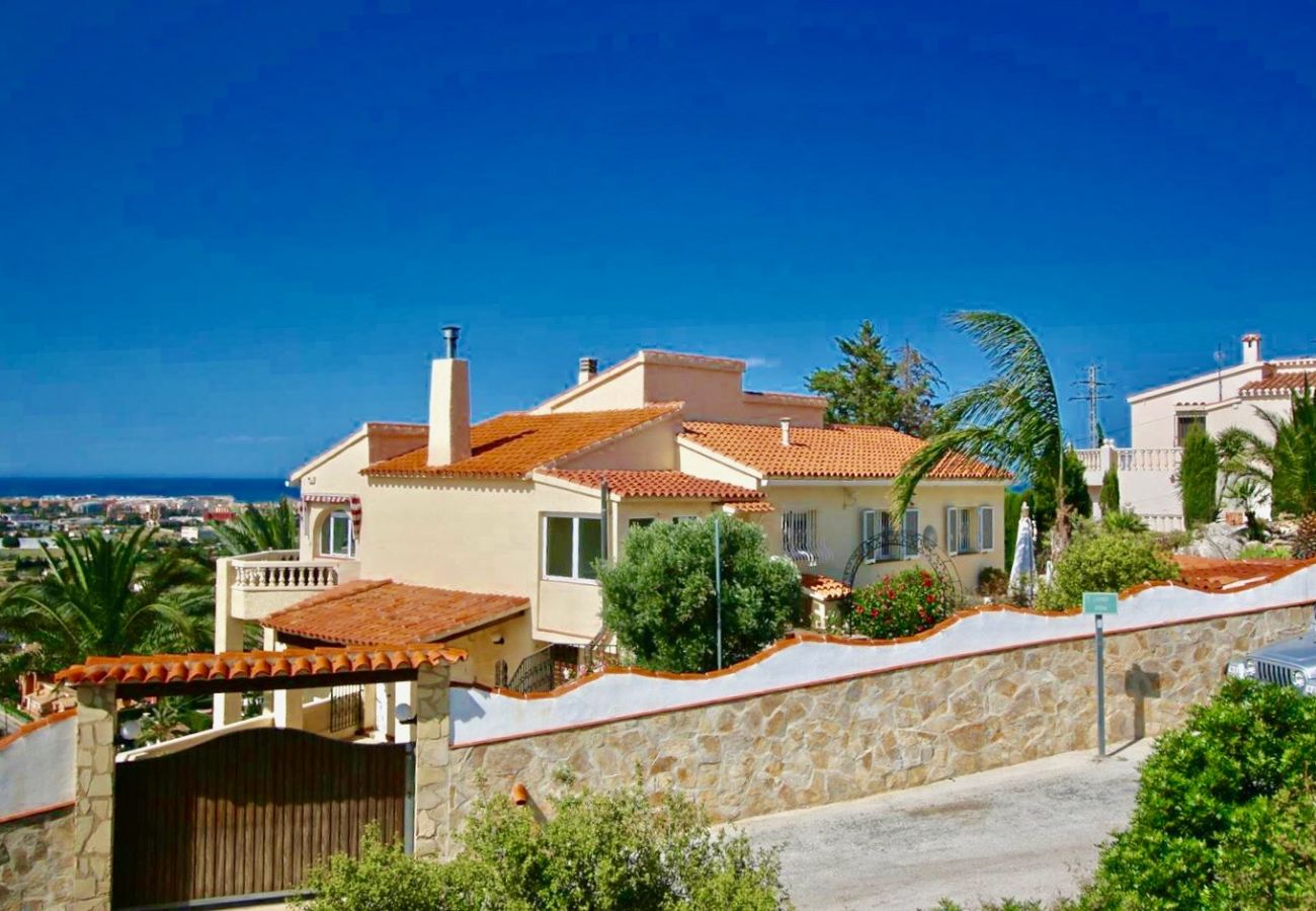 Villa in Denia - Villa mit Meerblick, Klimaanlage und Marquesa CaMar Pool für 4 Personen