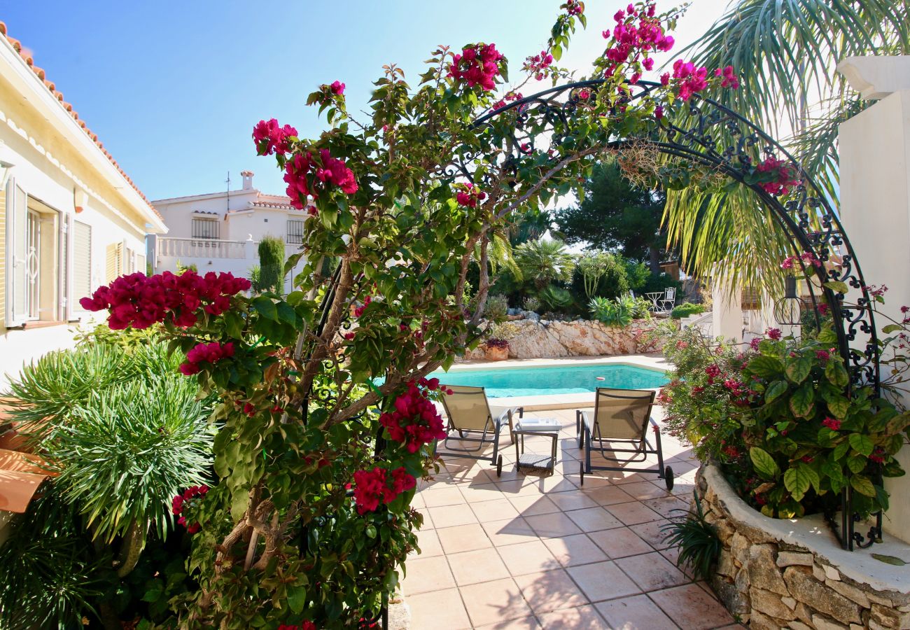 Villa in Denia - Villa mit Meerblick, Klimaanlage und Marquesa CaMar Pool für 4 Personen