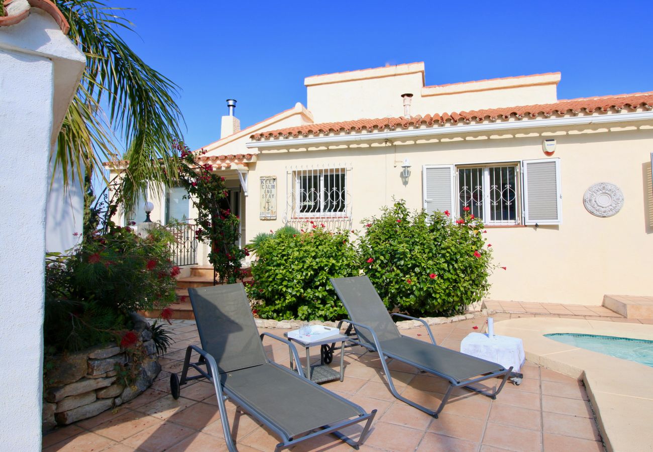 Villa in Denia - Villa mit Meerblick, Klimaanlage und Marquesa CaMar Pool für 4 Personen