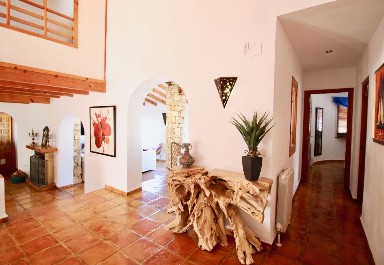 Villa in Denia - Luxuriöse Villa mit Sat-TV, Klimaanlage und Pool Marquise MB für 8 Personen