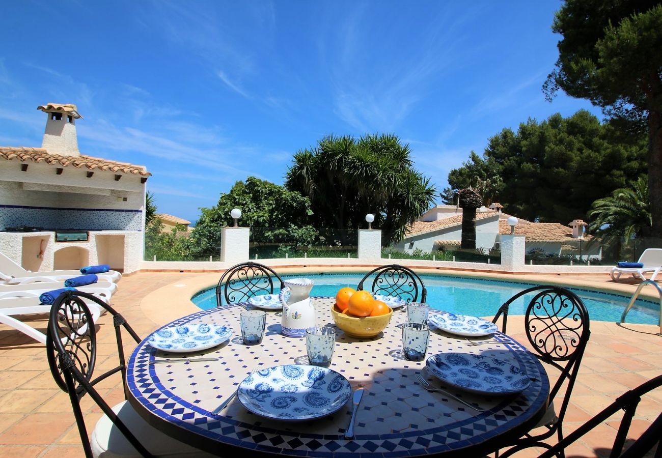 Villa in Denia - Luxuriöse Villa mit Sat-TV, Klimaanlage und Pool Marquise MB für 6 Personen