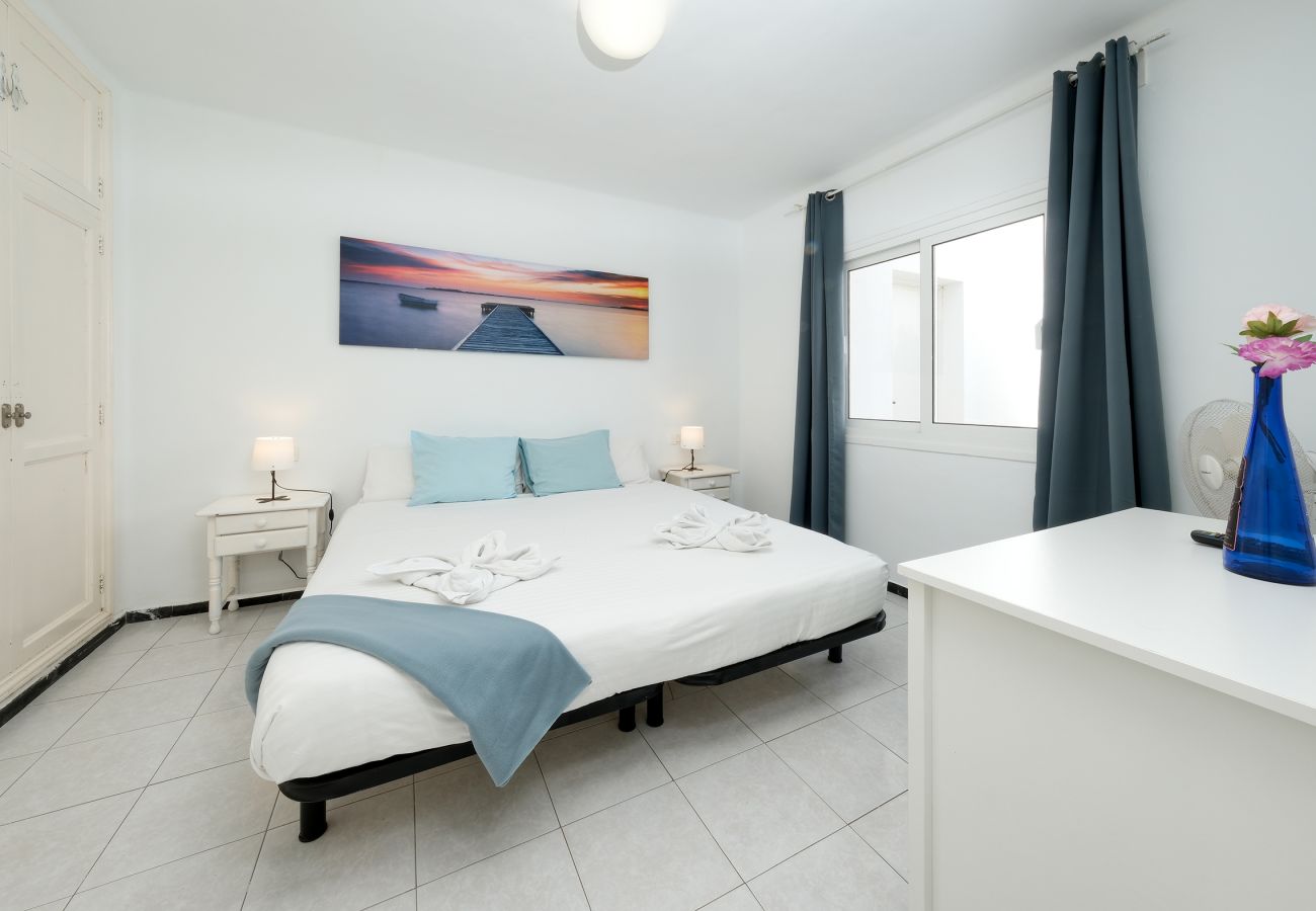 Ferienwohnung in Puerto del Carmen - Suite Helios - 500 m vom Strand, Glasfaser und Terrasse