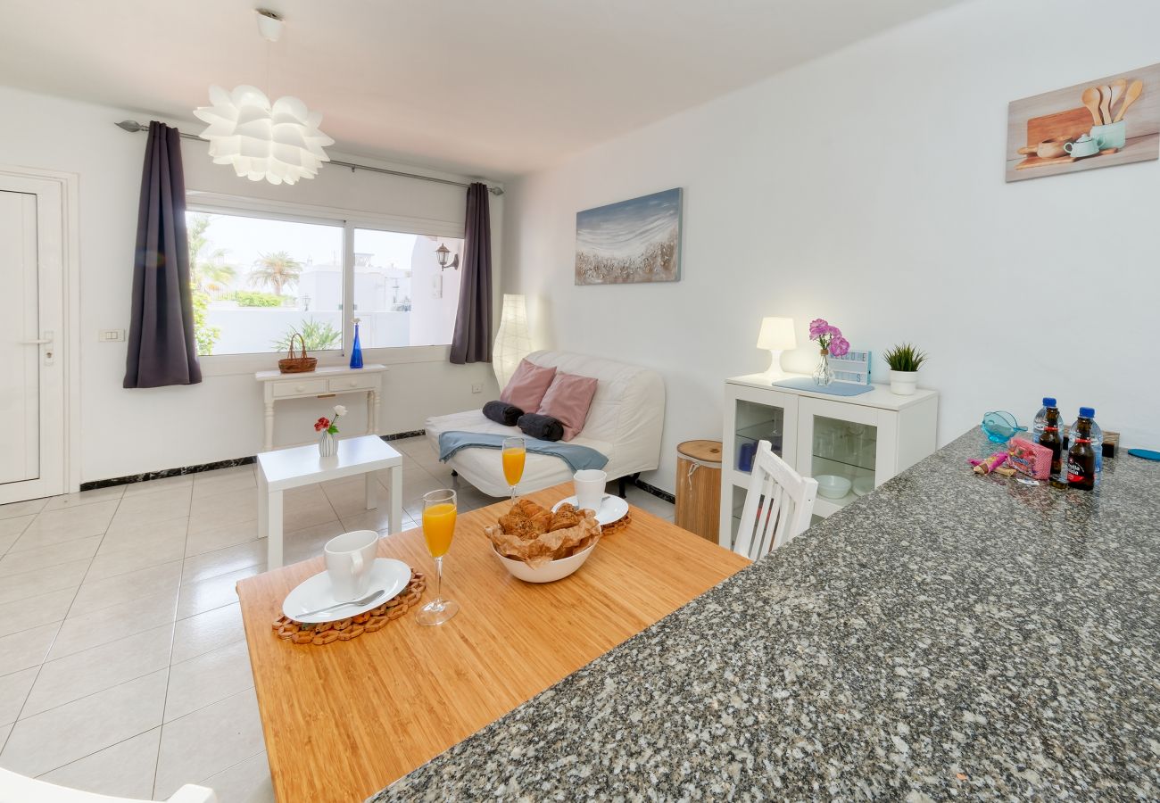 Ferienwohnung in Puerto del Carmen - Suite Helios - 500 m vom Strand, Glasfaser und Terrasse