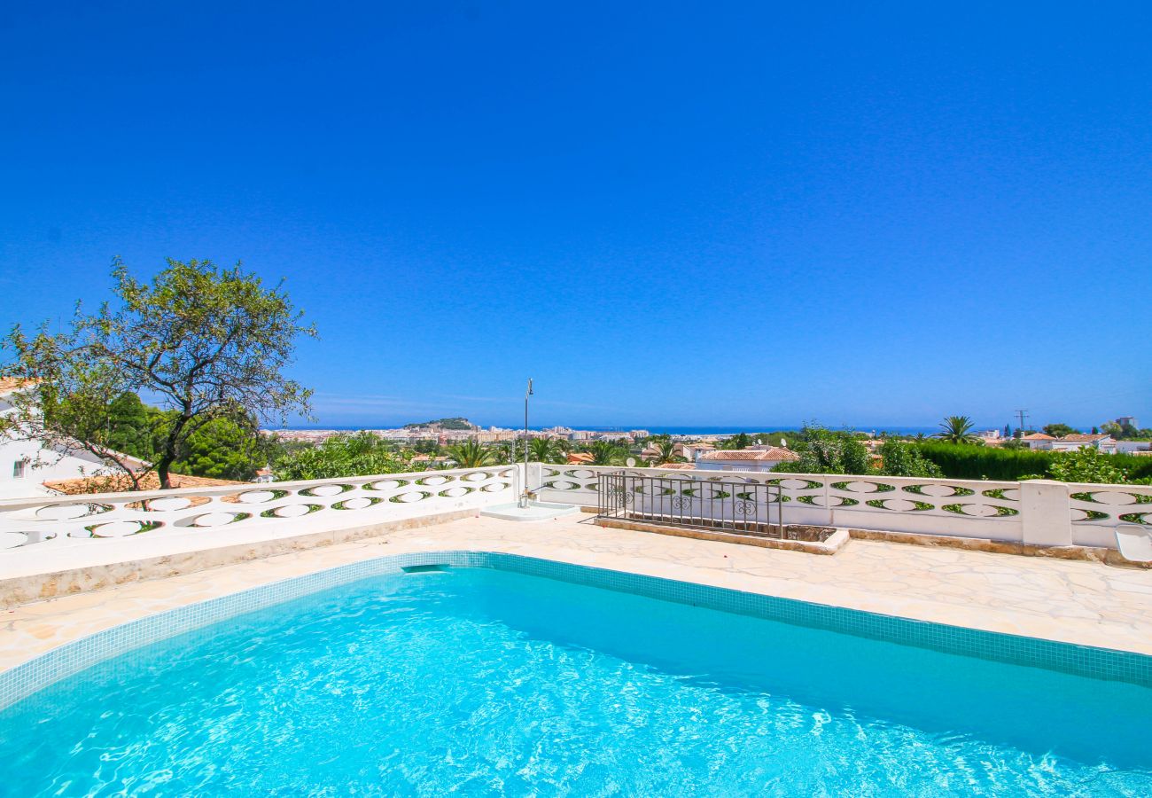 Villa in Denia - Villa in Denia mit unschlagbarer Aussicht für 10 Personen