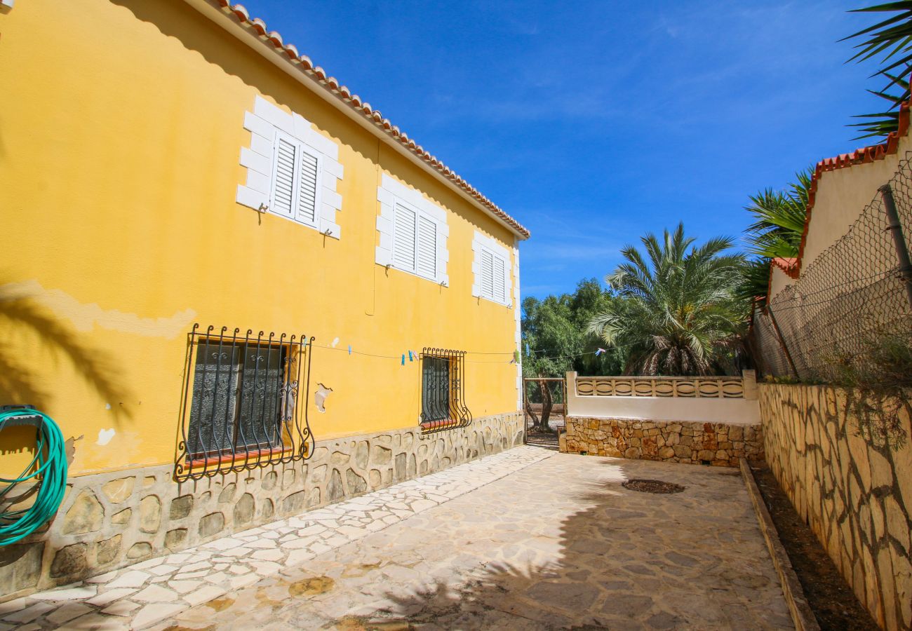 Villa in Denia - Große Villa in Montgó mit Pool