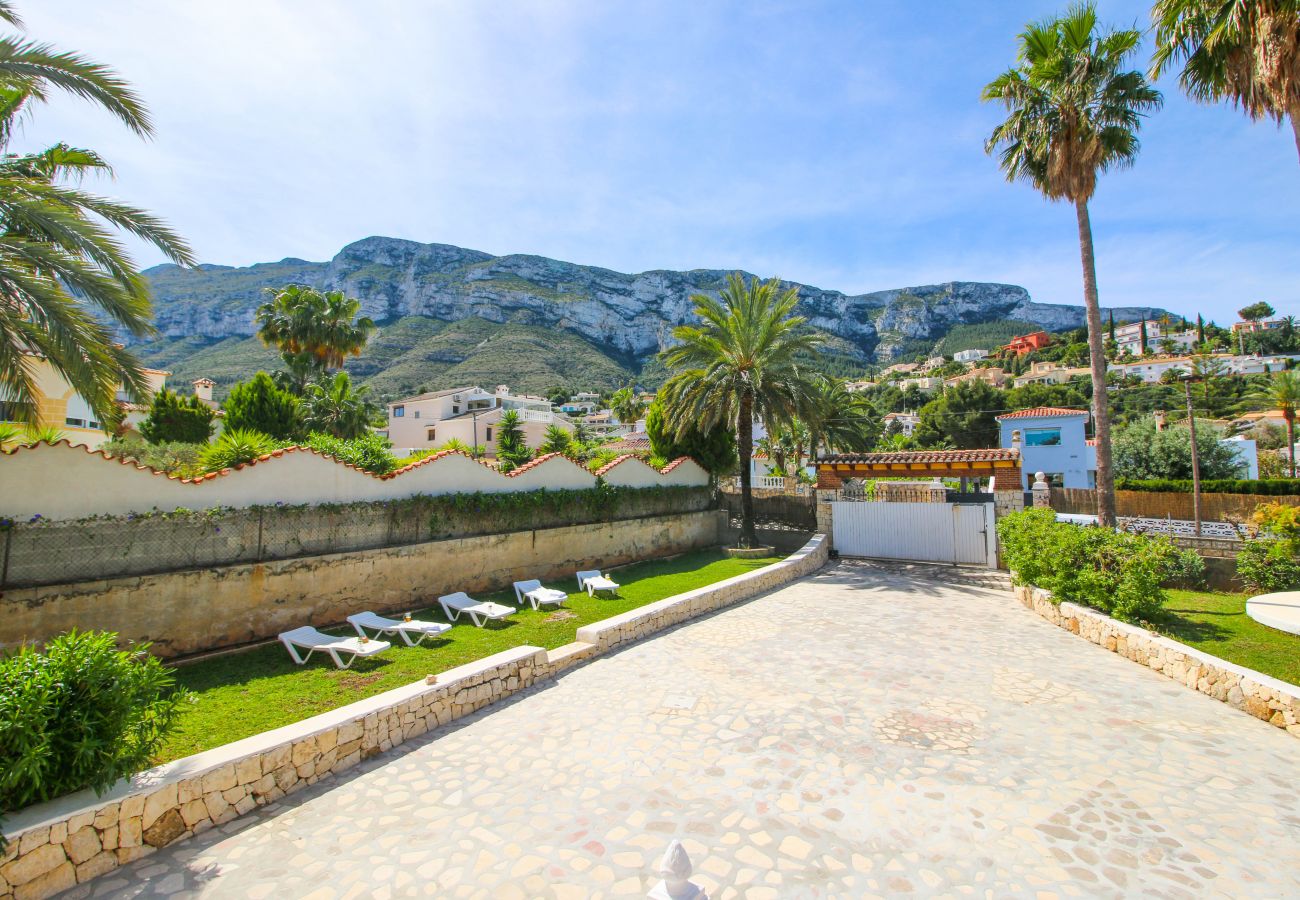 Villa in Denia - Große Villa in Montgó mit Pool